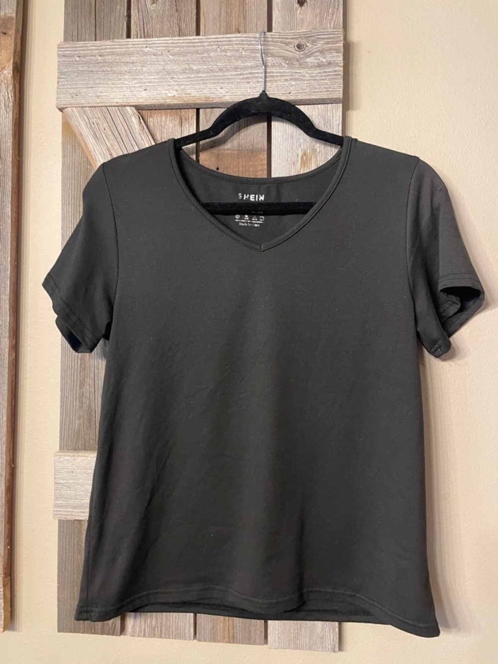 SHEIN Black V-Neck Short Sleeve Tee